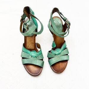 Miz Mooz Verona Strappy Metallic Criss Cross Sandal 3" Heel Size 39 MINT